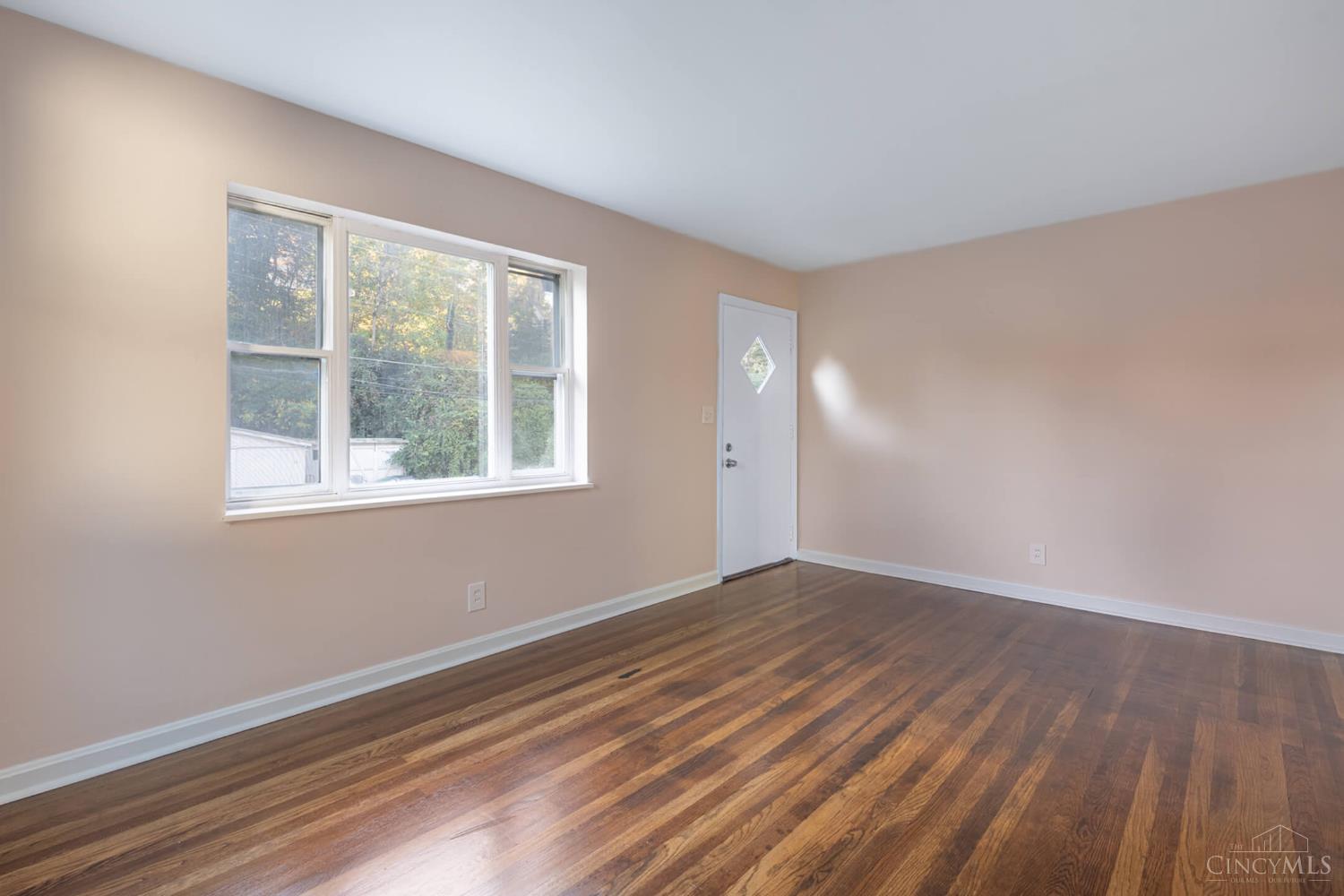 Photo 4 of Single family home for sale at 218 Ridgeway Rd, Springfield Twp., OH 45216 | MLS# 1898659 | Listing updated on 2026-10-28