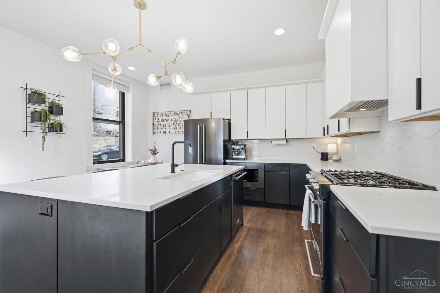 Photo 3 of Single family home for sale at 531 Milton St, Cincinnati, OH 45202 | MLS# 1898510 | Listing updated on 2026-10-29