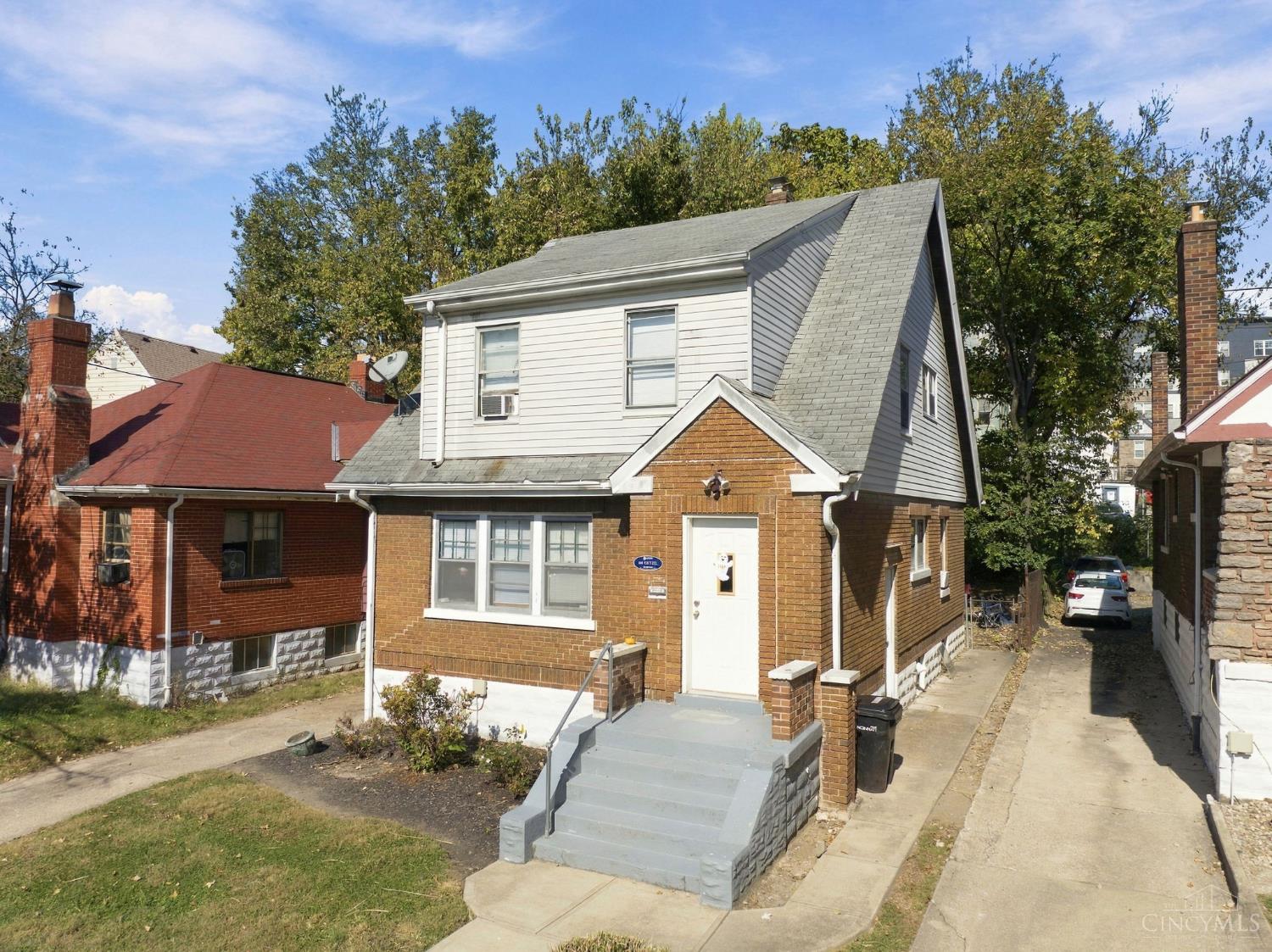 Single family home for sale at 136 Detzel Pl, Cincinnati, OH 45219 | MLS# 1898598