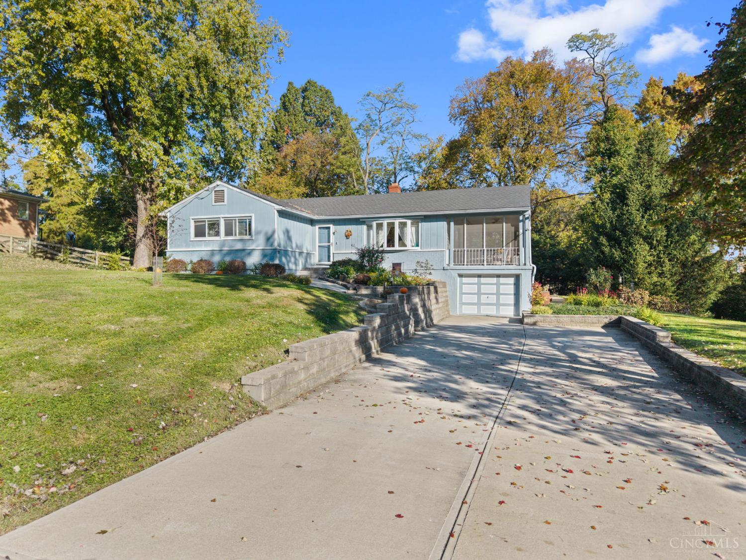 Photo 3 of Single family home for sale at 570 Wellesley Ave, Springfield Twp., OH 45224 | MLS# 1898751 | Listing updated on 2026-10-29