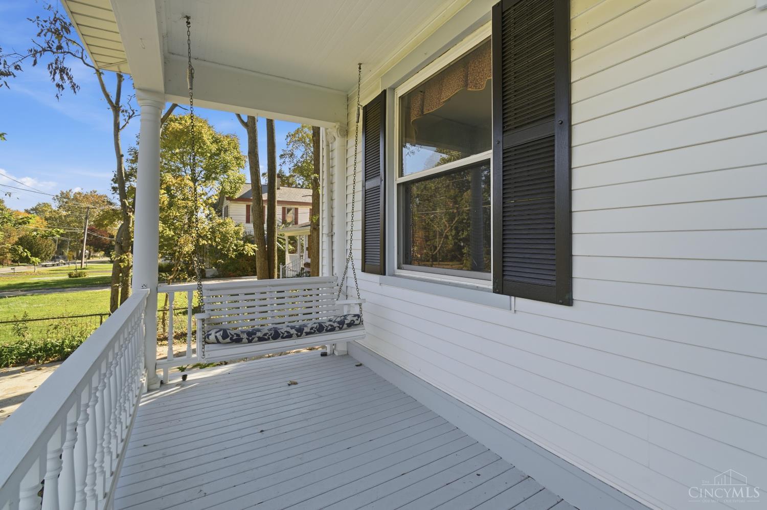 Photo 4 of Single family home for sale at 111 W Sharon Rd, Glendale, OH 45246 | MLS# 1898349 | Listing updated on 2026-10-30