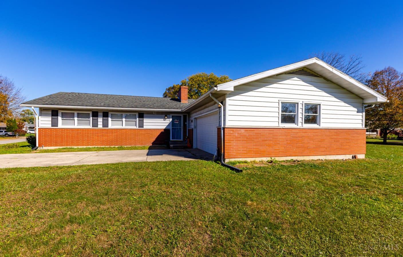 Single family home for sale at 1601 Croydon Ln, Middletown, OH 45042 | MLS# 1898835