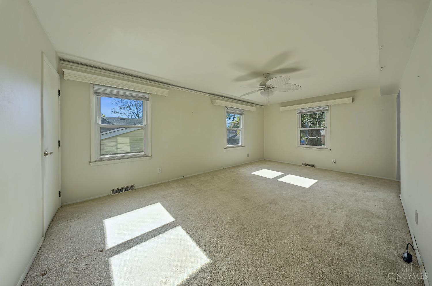 Photo 4 of Single family home for sale at 1076 Hickok Ln, Delhi Twp, OH 45238 | MLS# 1898739 | Listing updated on 2026-10-30