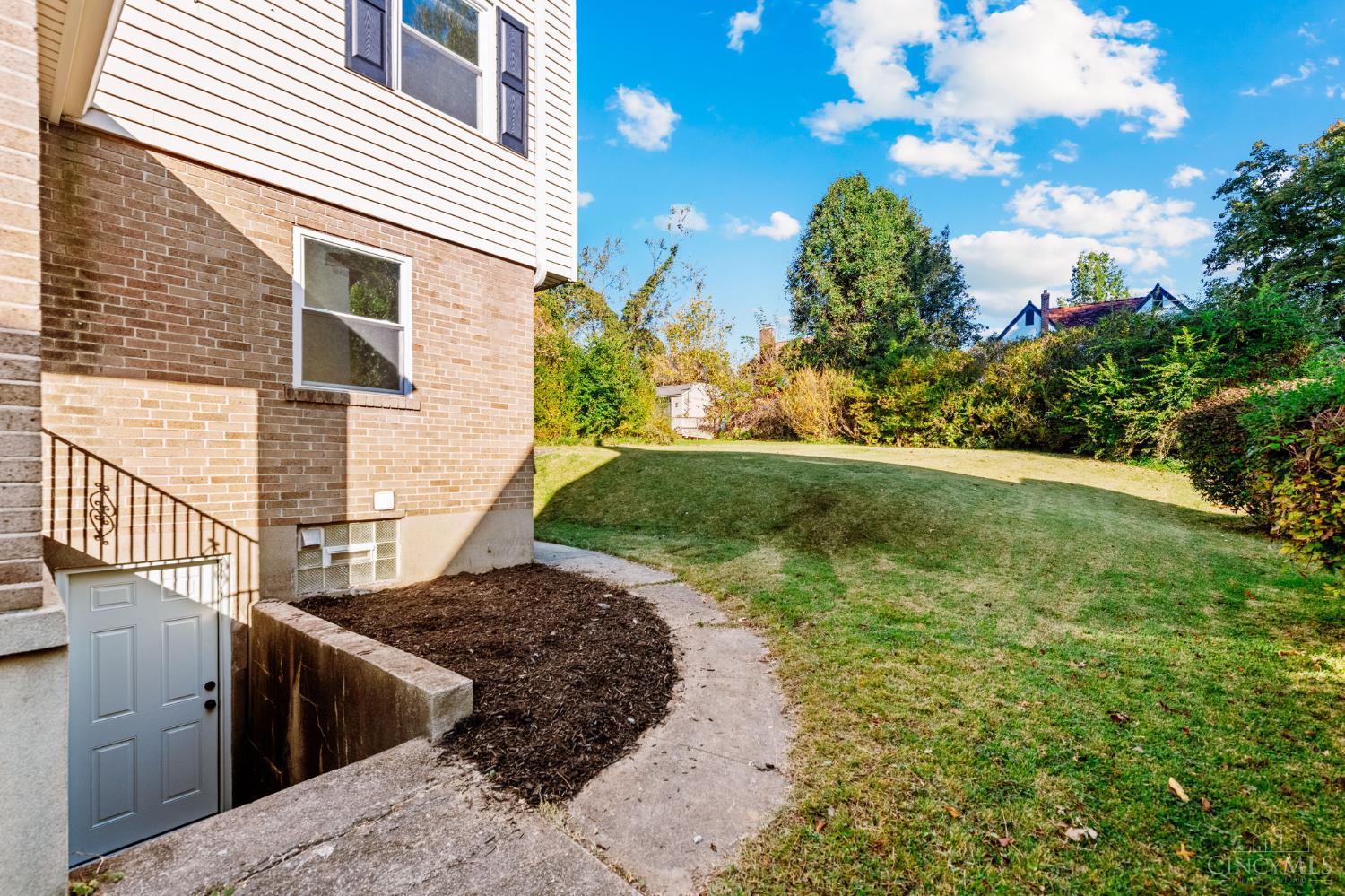 Photo 4 of Single family home for sale at 1326 Avon Dr, Cincinnati, OH 45229 | MLS# 1898733 | Listing updated on 2026-10-30