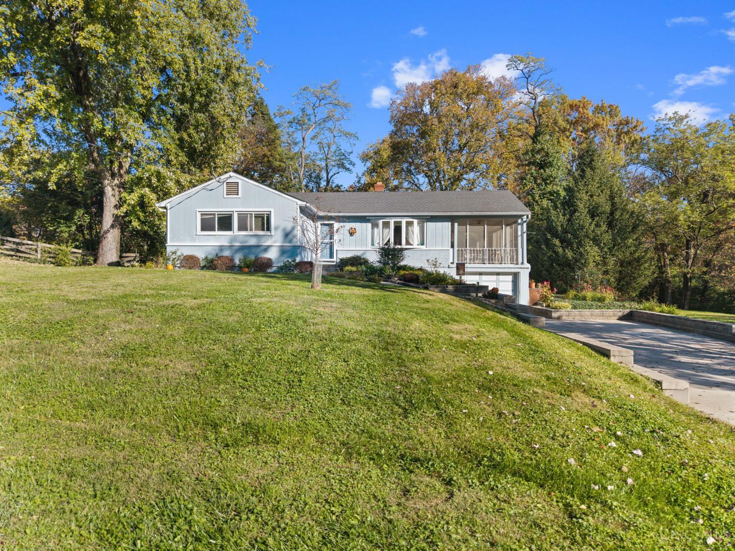 Photo 2 of Single family home for sale at 570 Wellesley Ave, Springfield Twp., OH 45224 | MLS# 1898751 | Listing updated on 2026-10-29