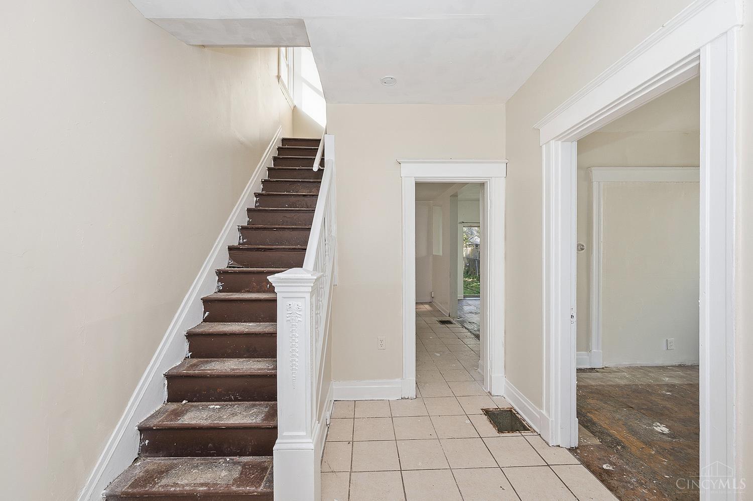 Photo 4 of Single family home for sale at 1017 Underwood Pl, Cincinnati, OH 45204 | MLS# 1898269 | Listing updated on 2026-10-29