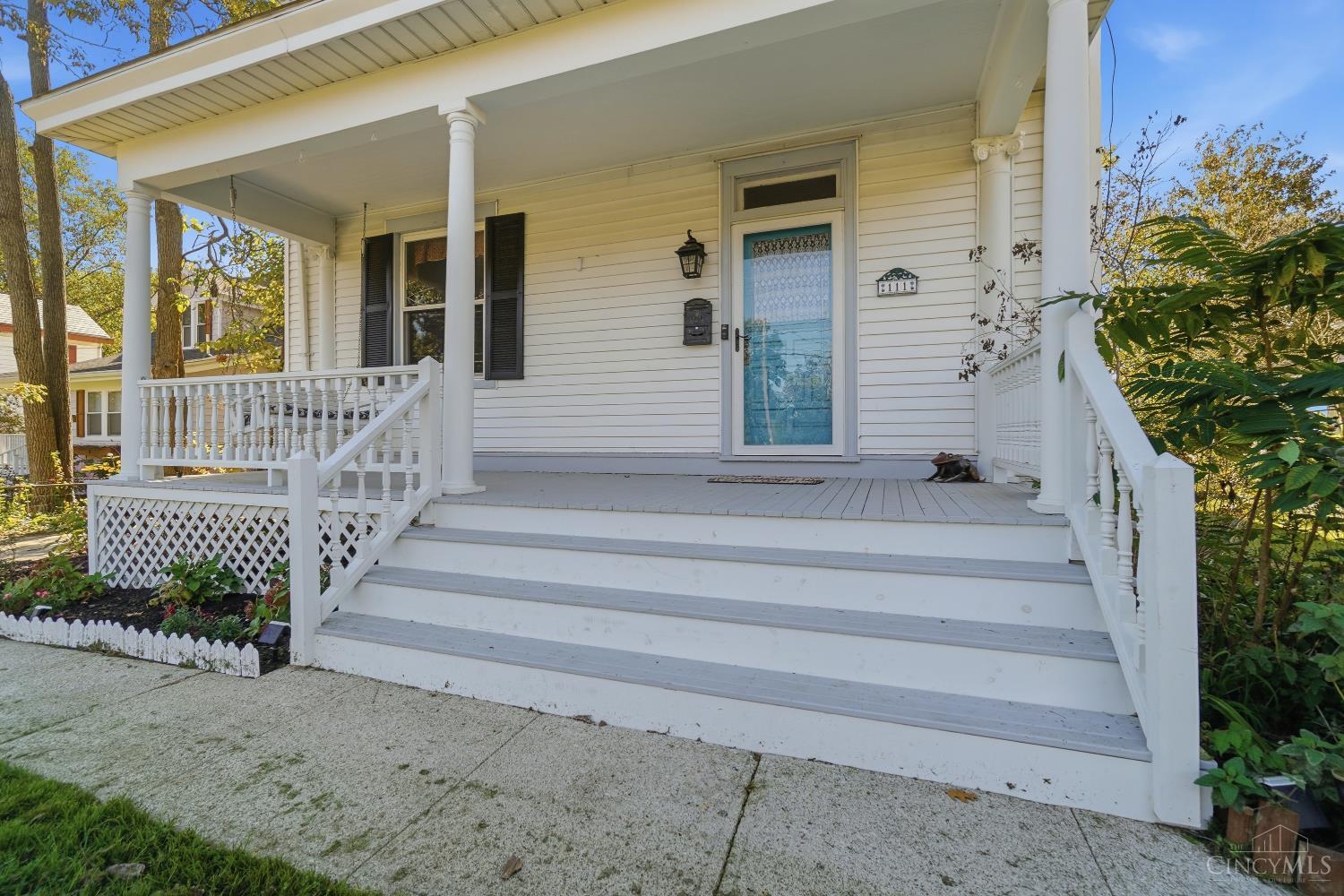 Photo 3 of Single family home for sale at 111 W Sharon Rd, Glendale, OH 45246 | MLS# 1898349 | Listing updated on 2026-10-30