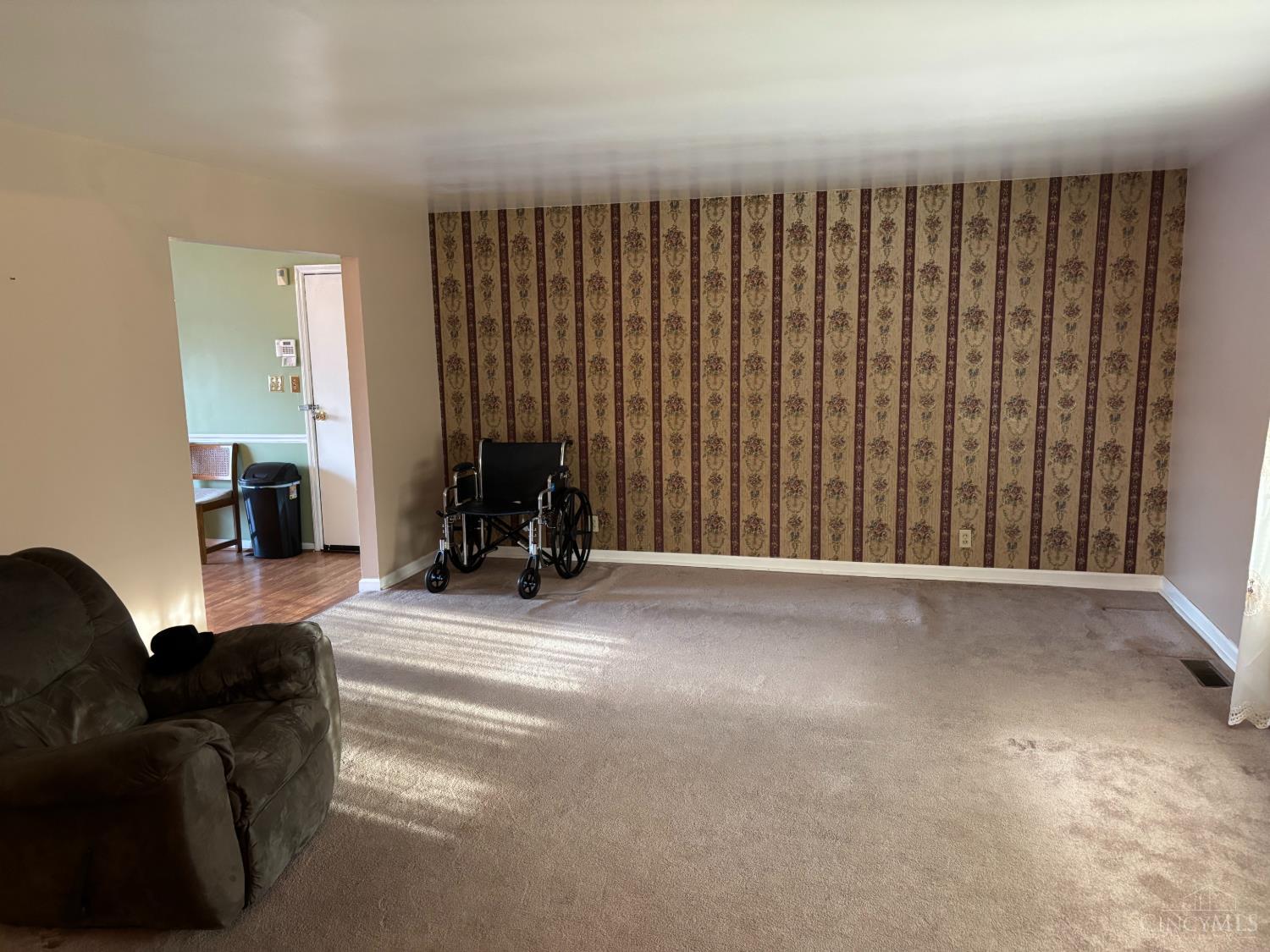 Photo 3 of Single family home for sale at 10 Sunset Ct, Hamilton, OH 45013 | MLS# 1898886 | Listing updated on 2026-10-30