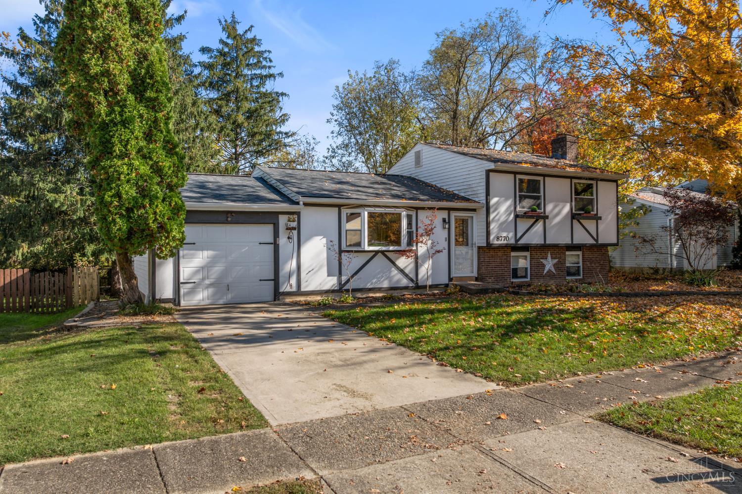 Photo 2 of Single family home for sale at 8770 Exeter Pl, Deerfield Twp., OH 45039 | MLS# 1898982 | Listing updated on 2026-10-31