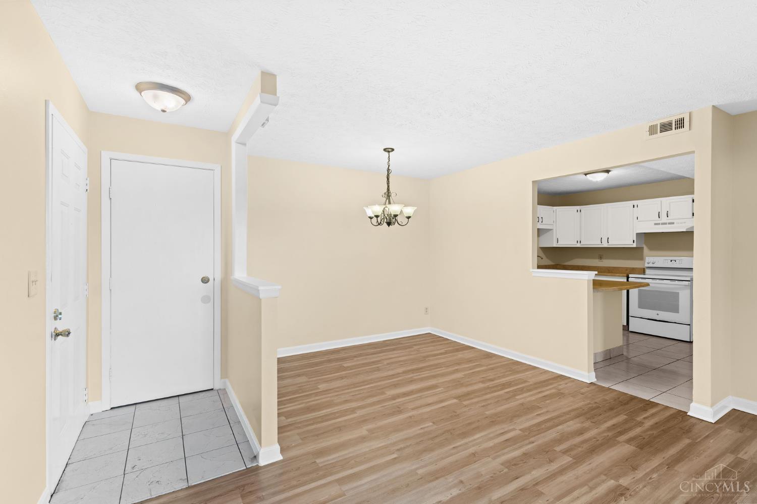 Photo 2 of Condo for sale at 5784 Ashby, Milford, OH 45150 | MLS# 1898988 | Listing updated on 2026-10-31