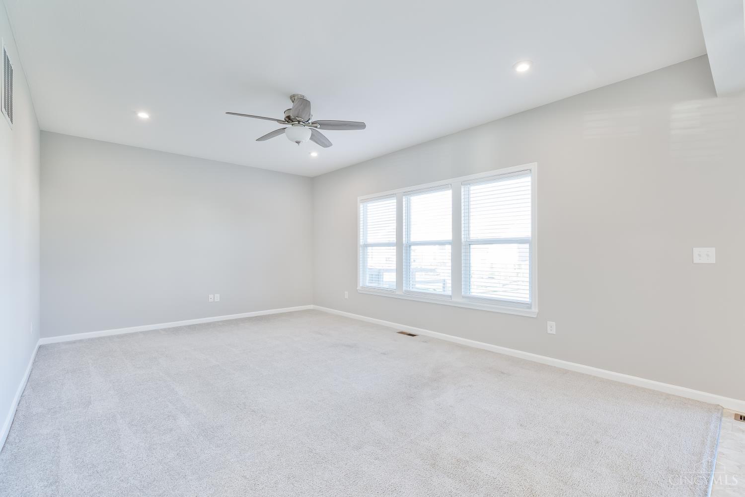 Photo 4 of Single family home for sale at 1464 Eagle Blvd, Hamilton Twp, OH 45039 | MLS# 1898698 | Listing updated on 2026-10-31