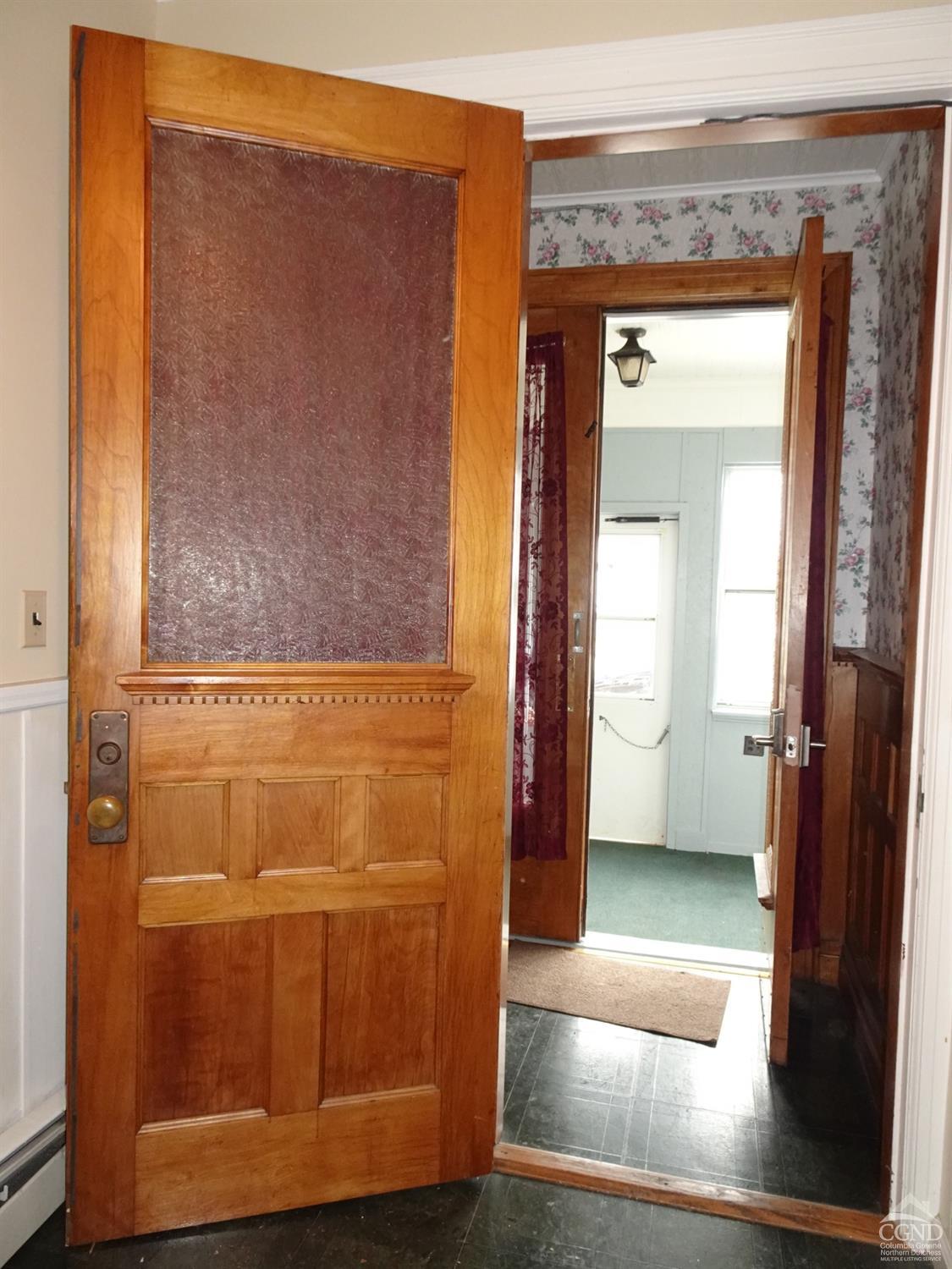 7 MCKINSTRY PLACE, HUDSON, NY 12534 RED Apple Realty, INC.