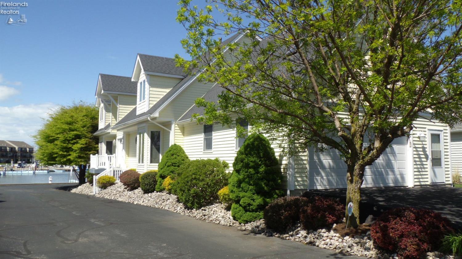 Waterfront Homes in Catawba Island Ohio