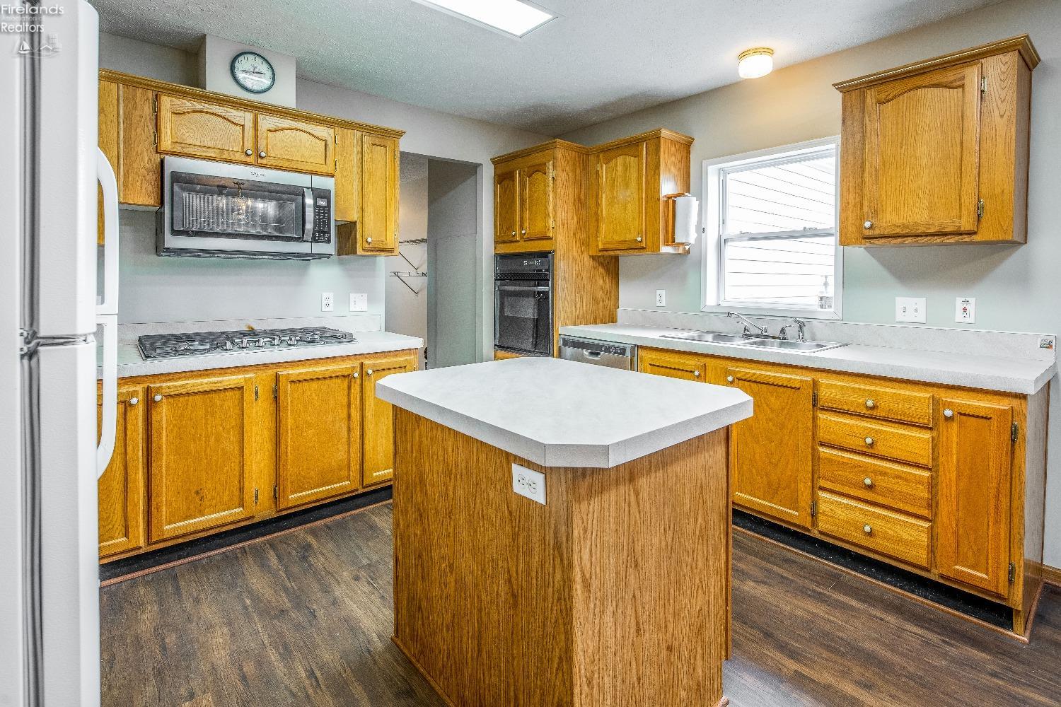 1734 Mario Place