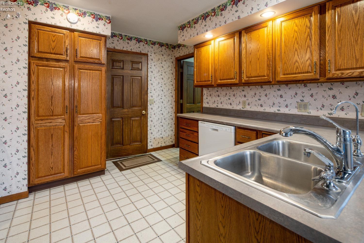 104 Canterbury Dr.