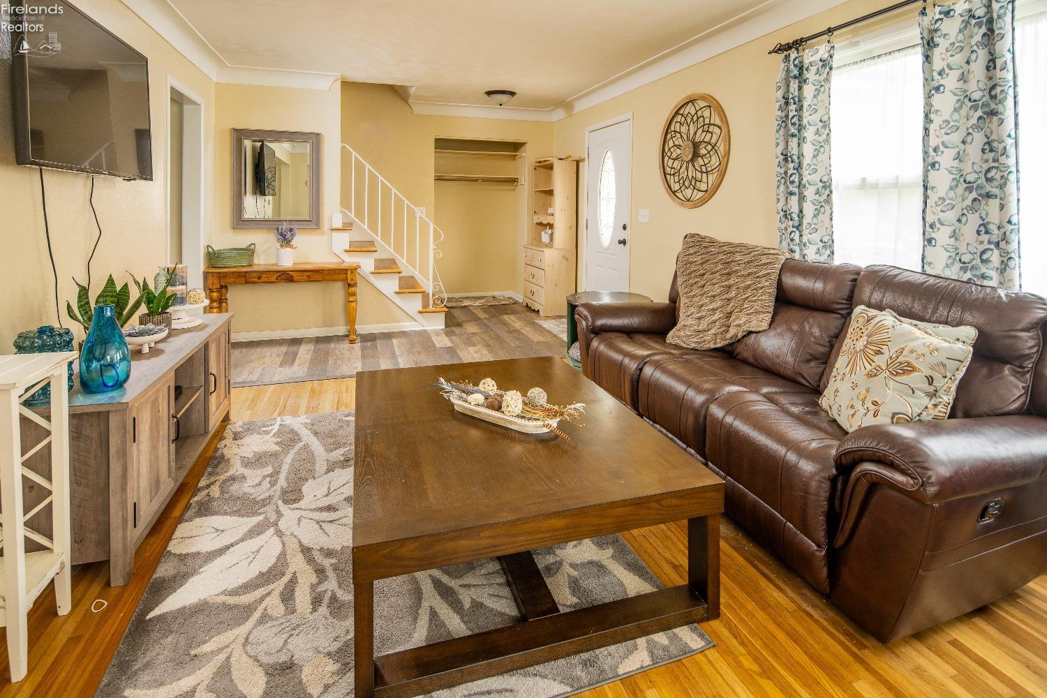 5835 Meadowvale Drive
