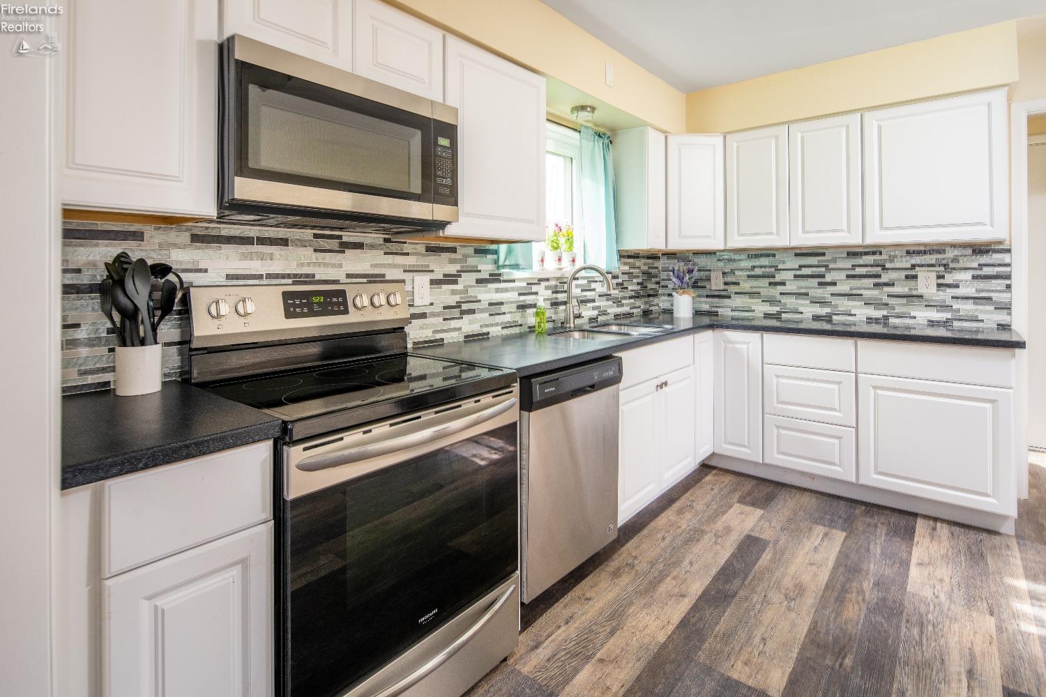 5835 Meadowvale Drive
