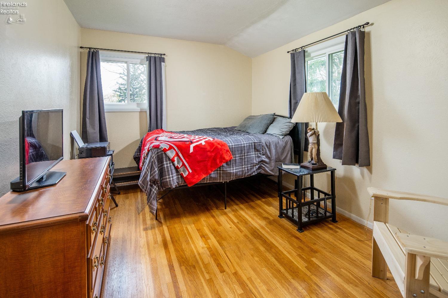 5835 Meadowvale Drive