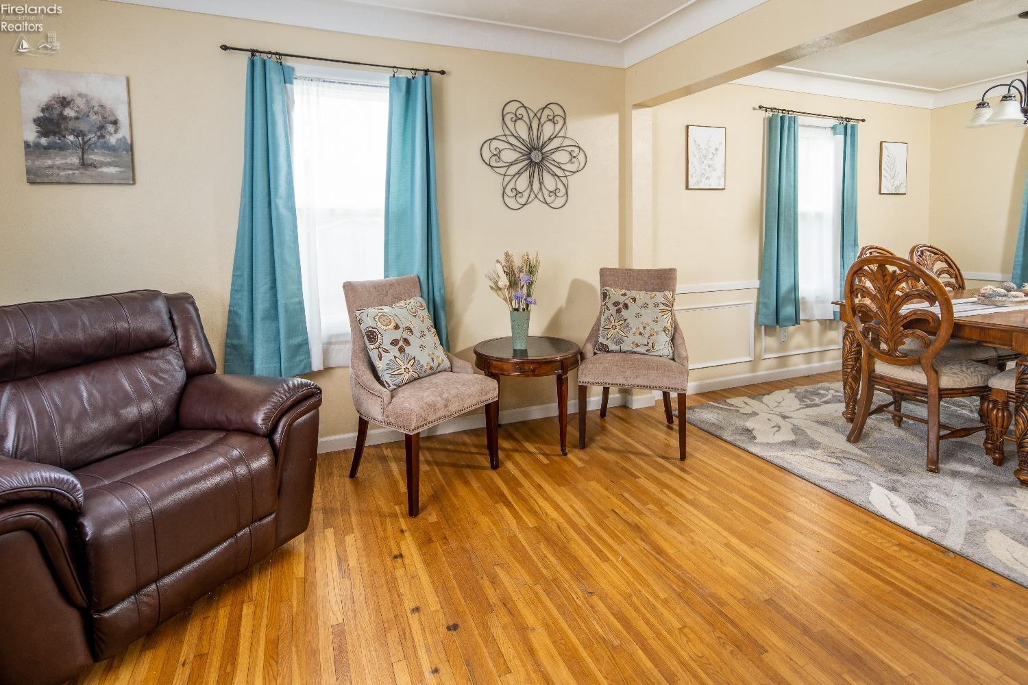 5835 Meadowvale Drive