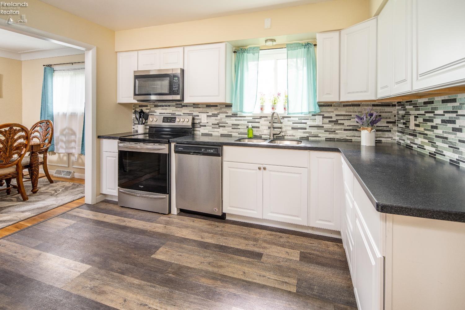 5835 Meadowvale Drive