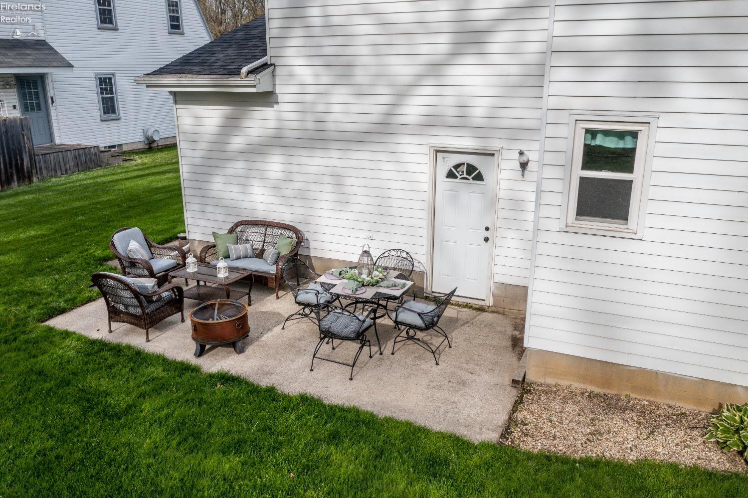 5835 Meadowvale Drive
