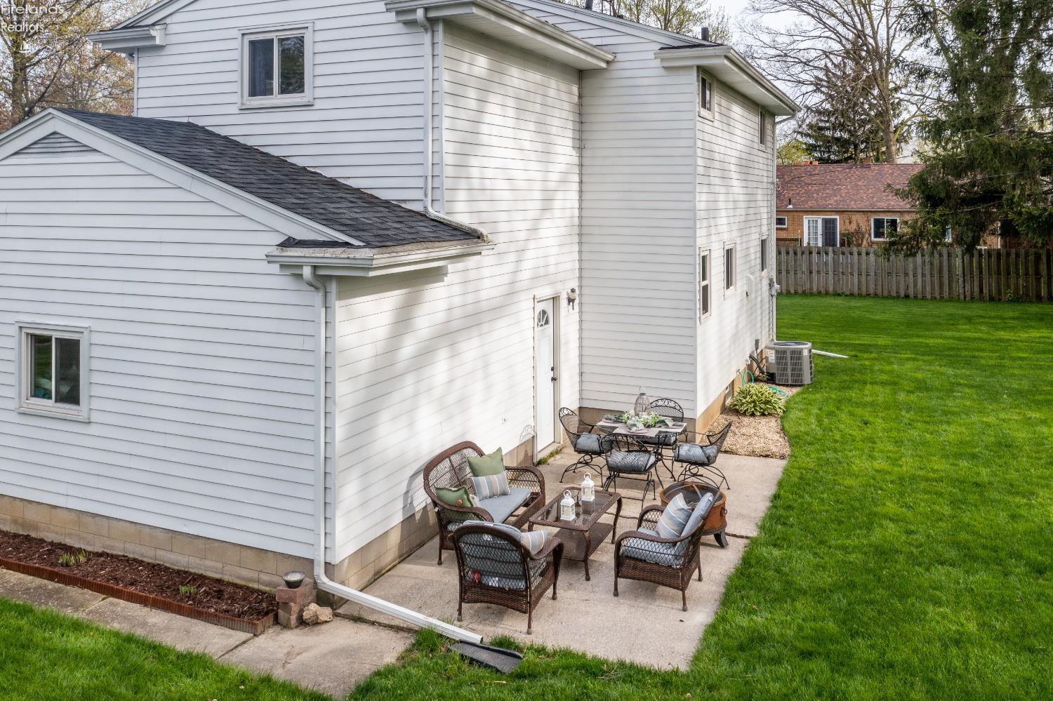 5835 Meadowvale Drive
