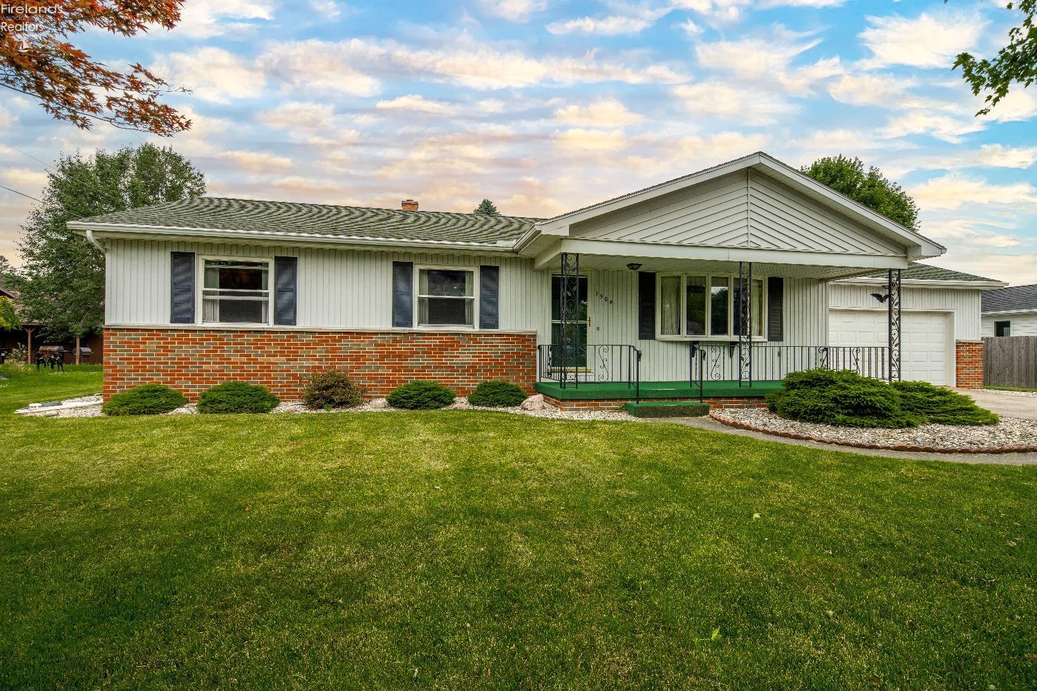 1504 W Arrowhead Drive