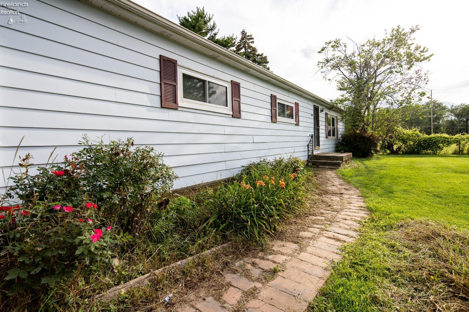 23270 W Edgefield Road