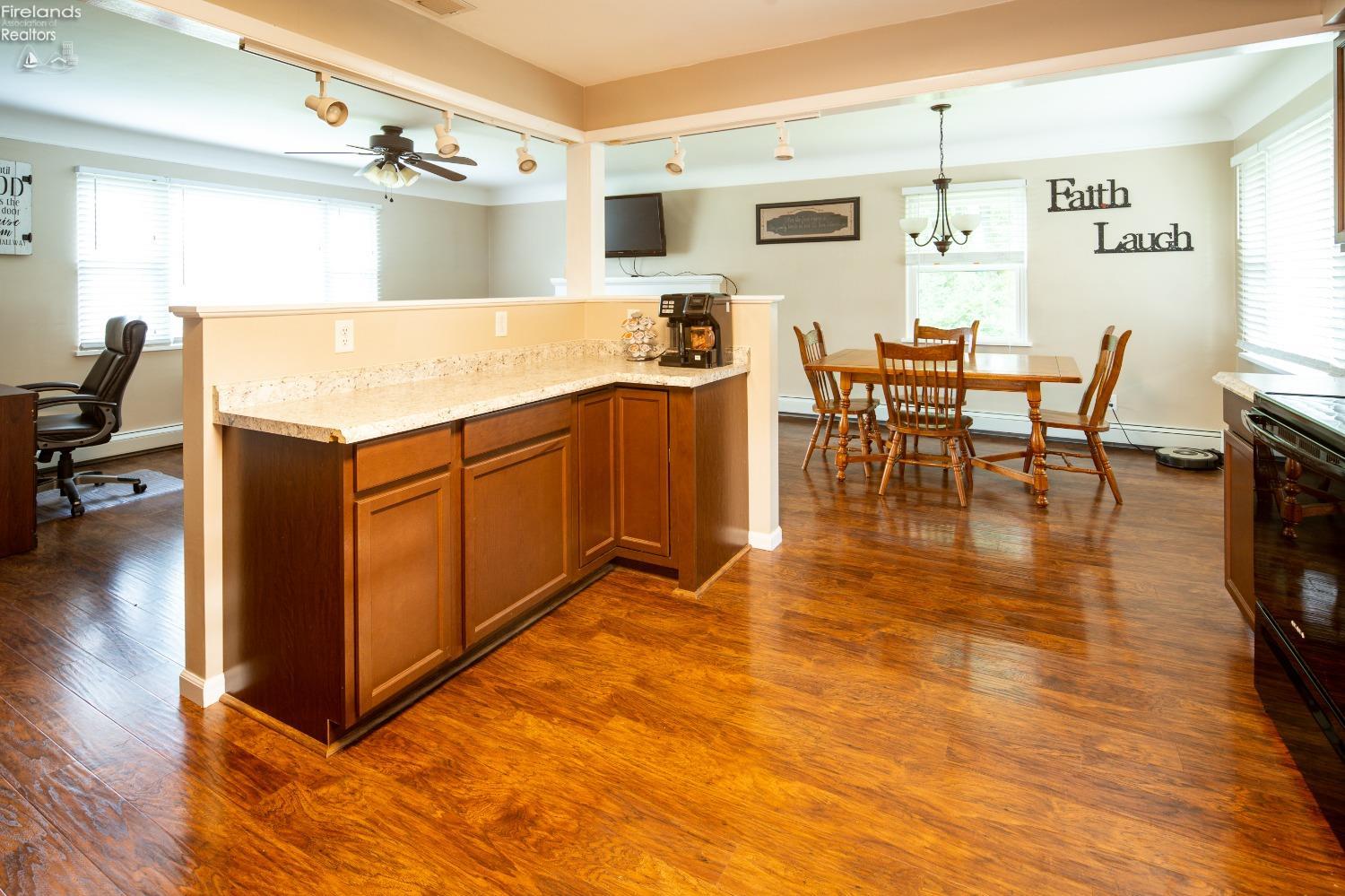 2600 N Oak Harbor Road