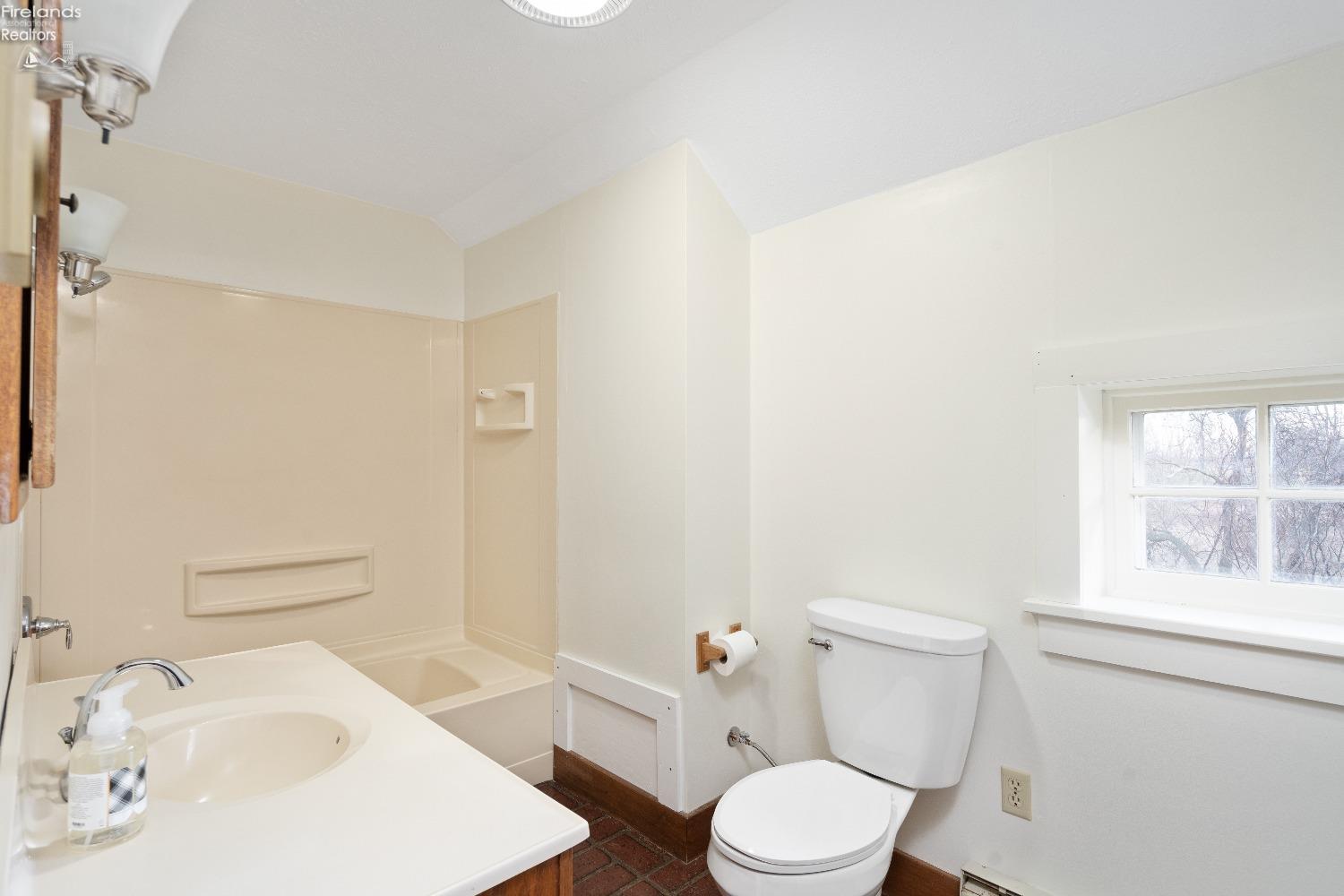 5702 Southwest Road