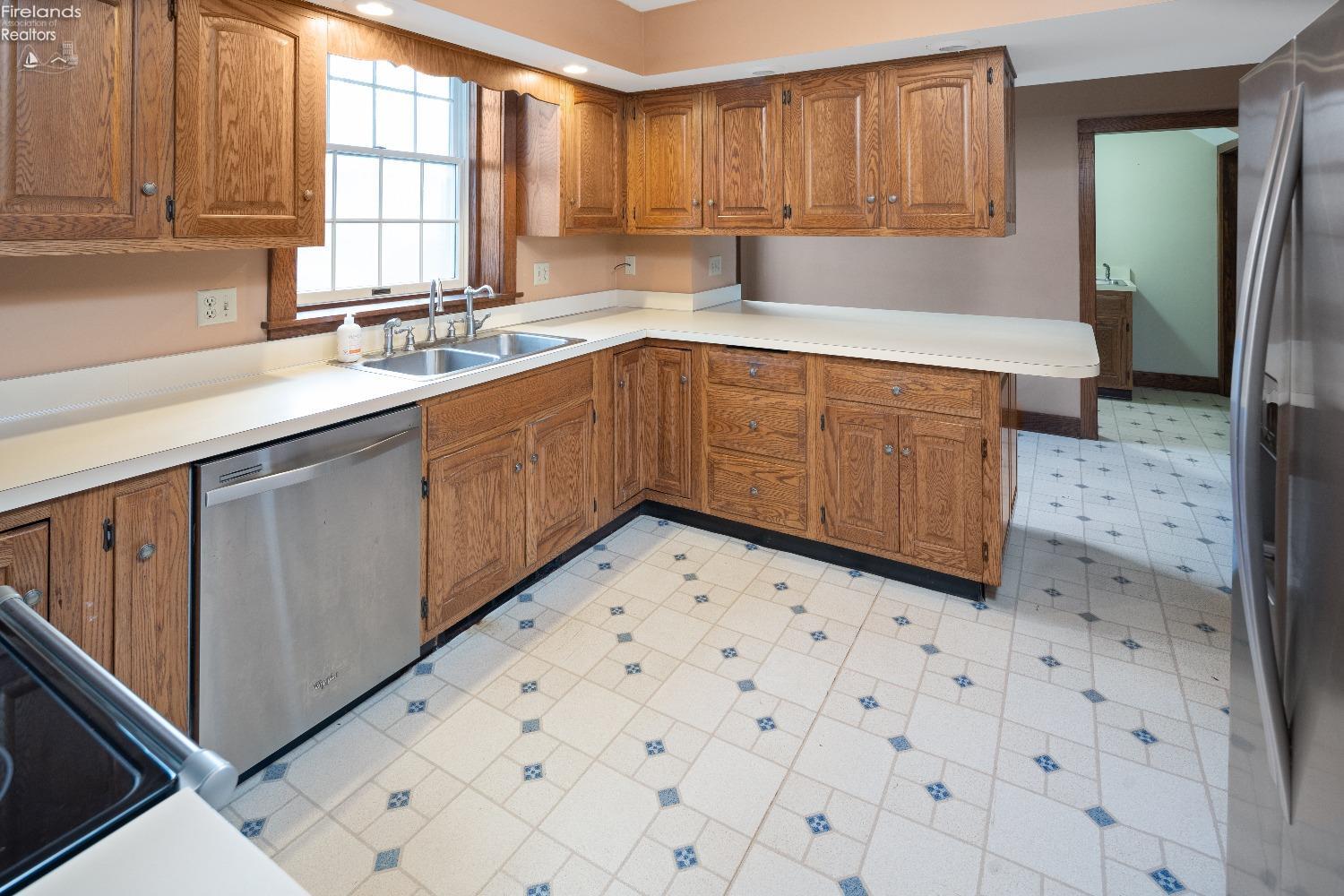 5702 Southwest Road