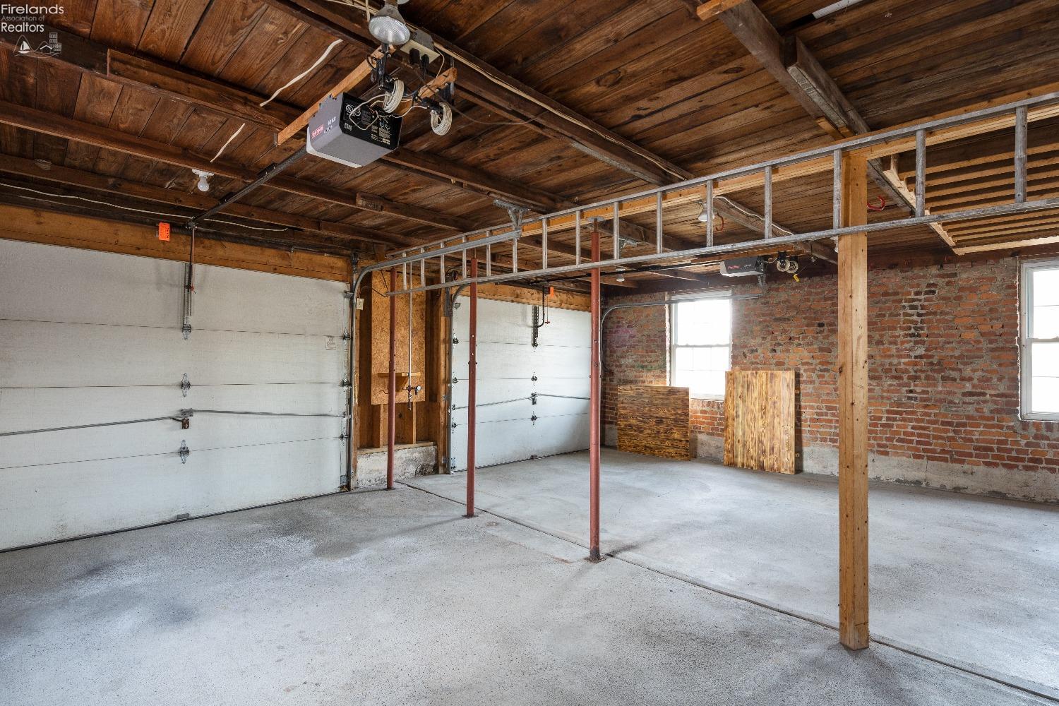 5702 Southwest Road