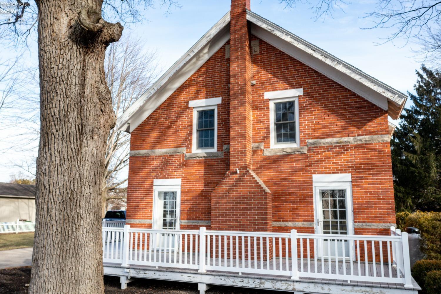 5702 Southwest Road