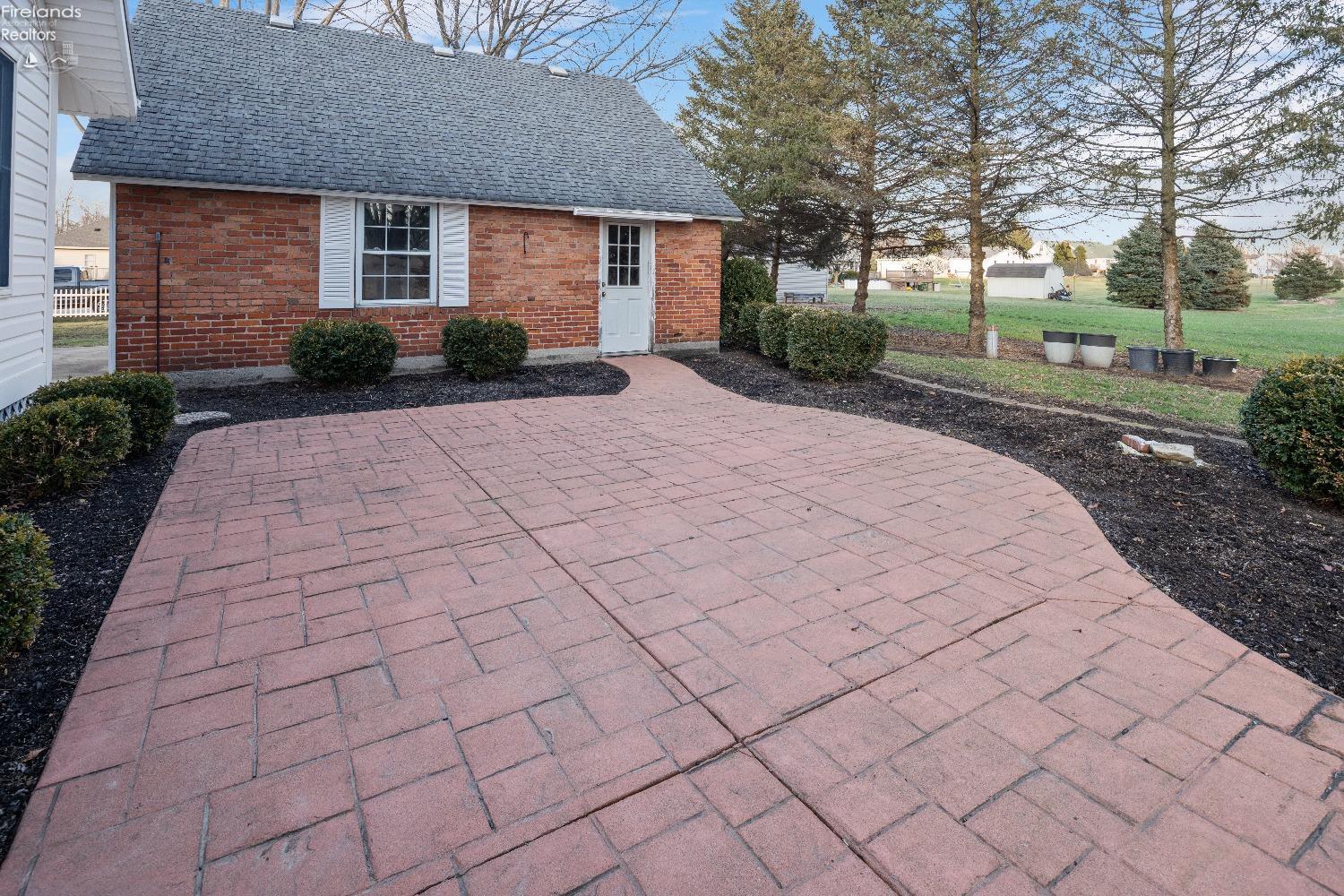 5702 Southwest Road