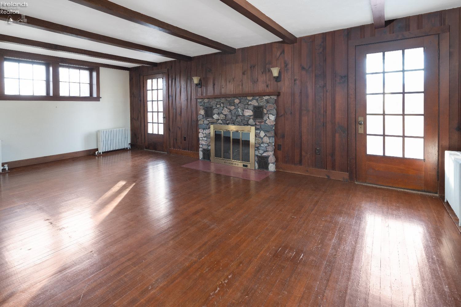 5702 Southwest Road