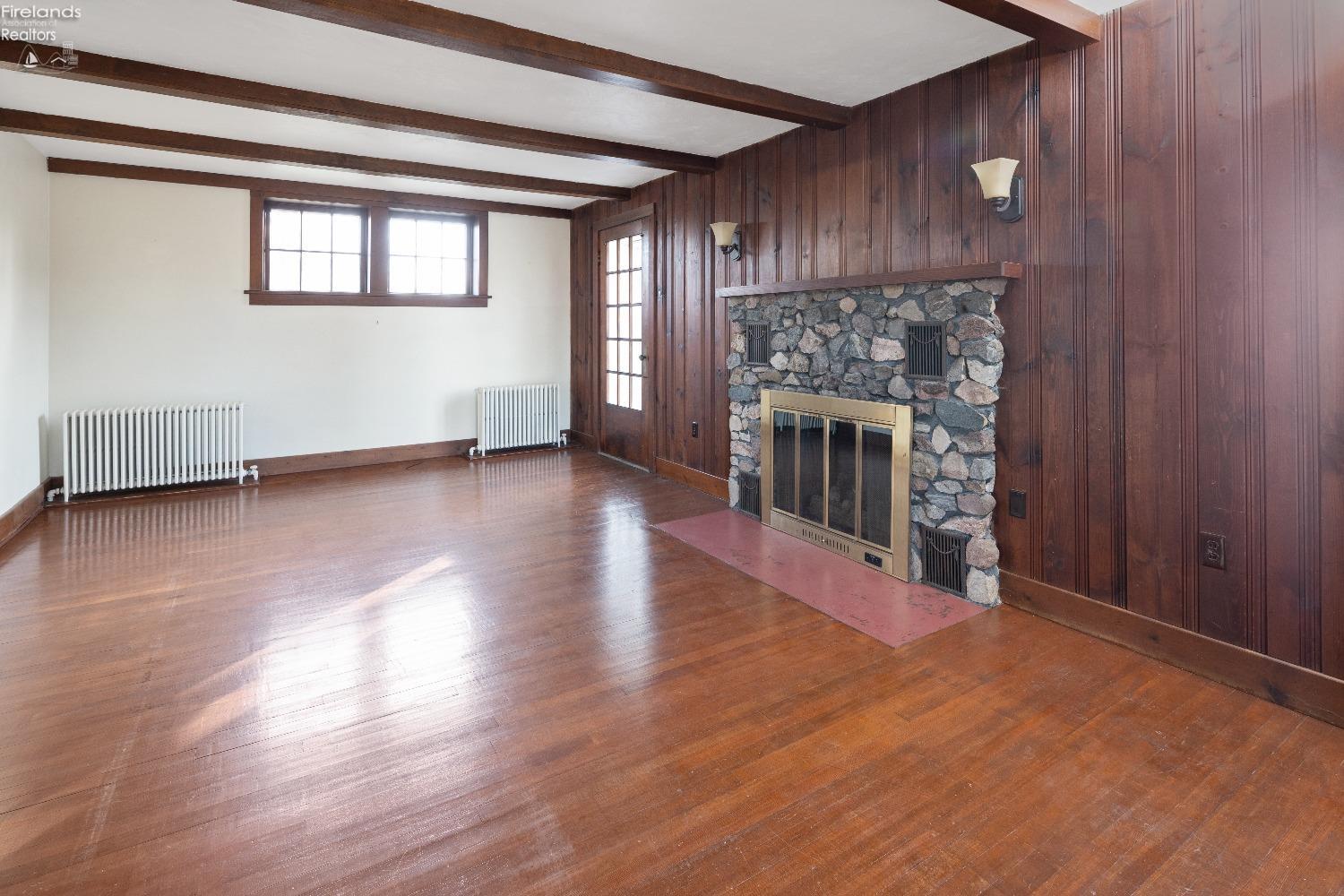 5702 Southwest Road