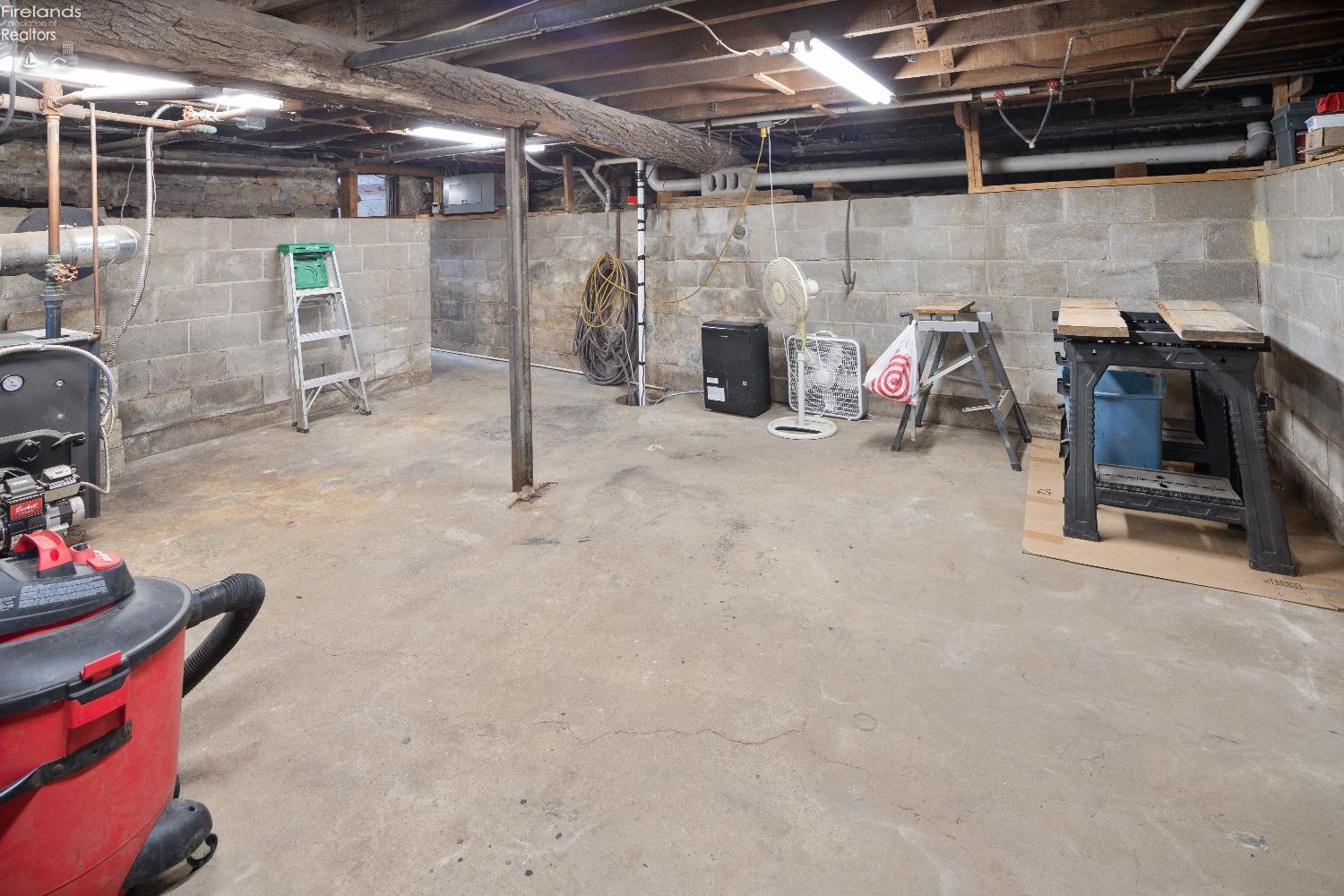 5702 Southwest Road