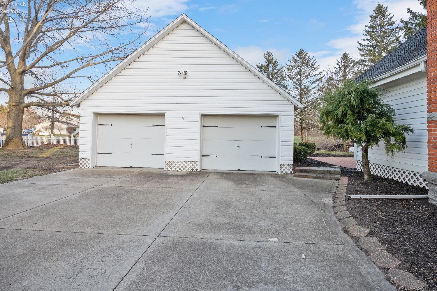 5702 Southwest Road