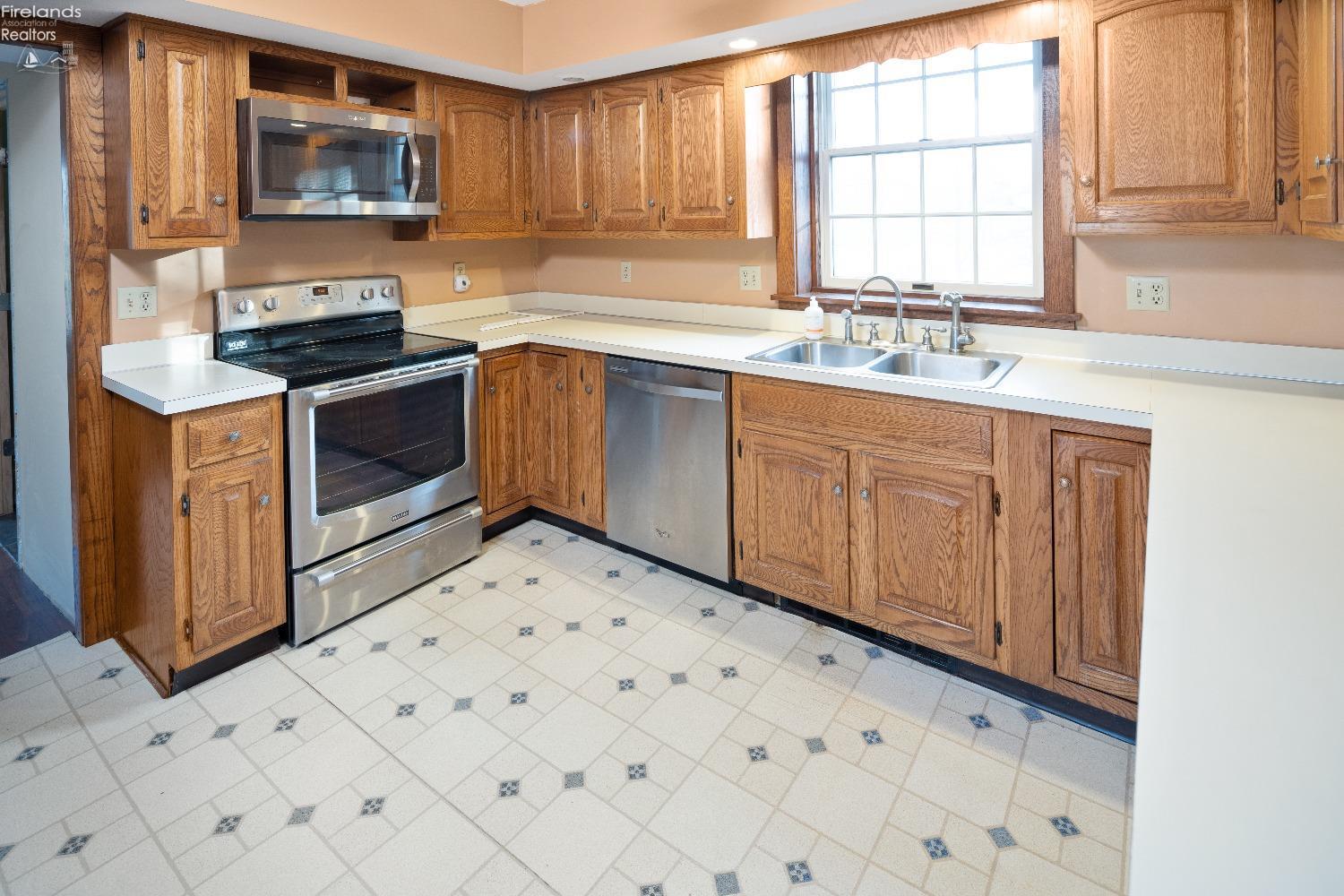 5702 Southwest Road
