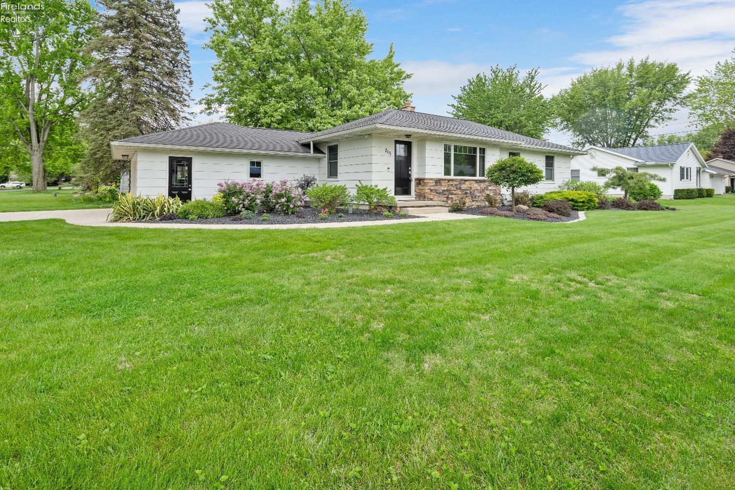 205 W Cole Road