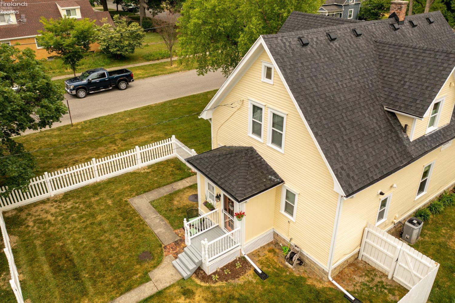 303 W Dudley
