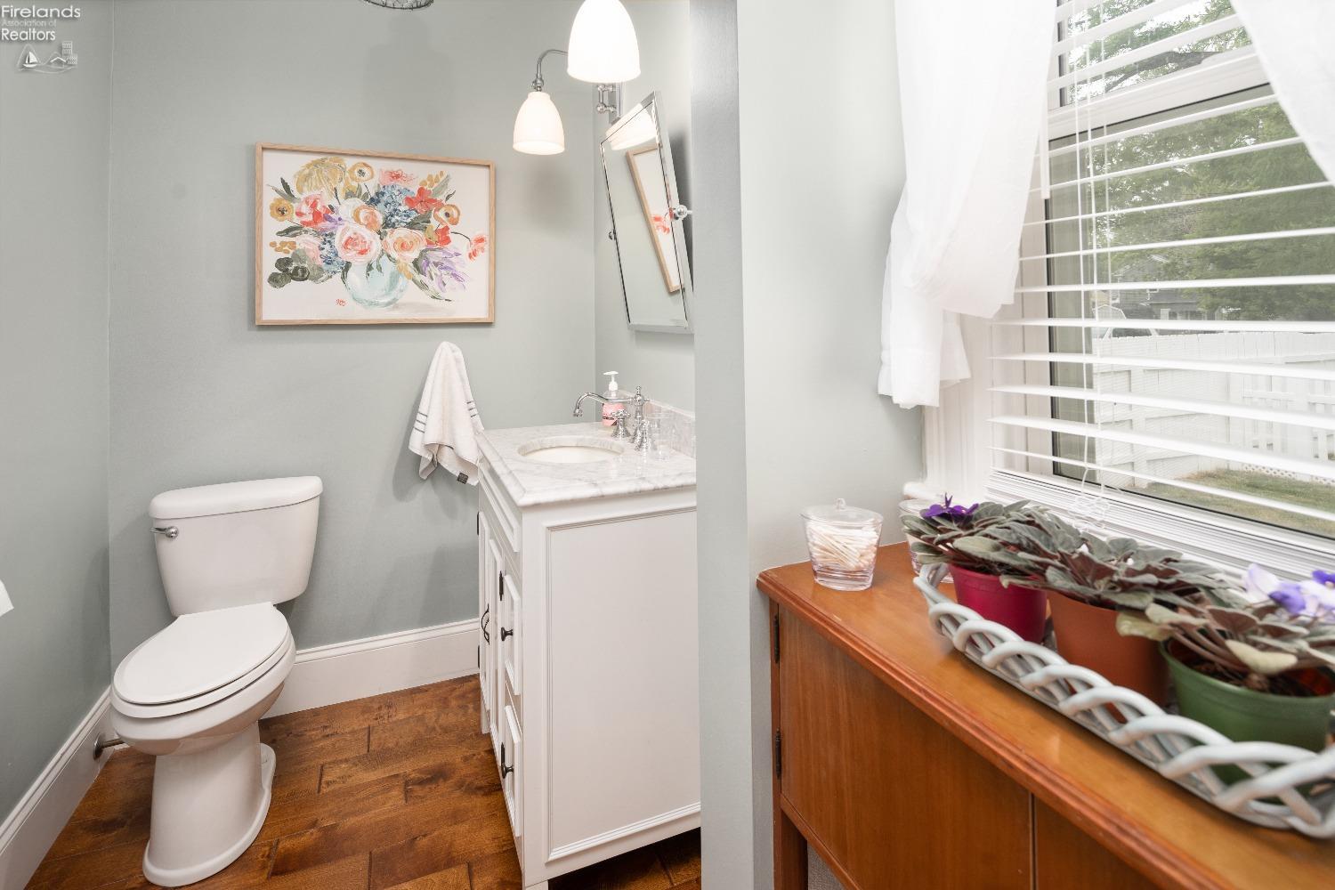 303 W Dudley