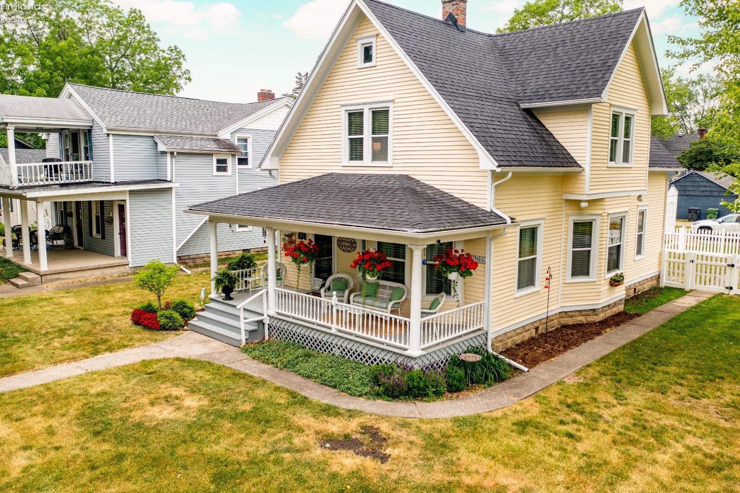 303 W Dudley