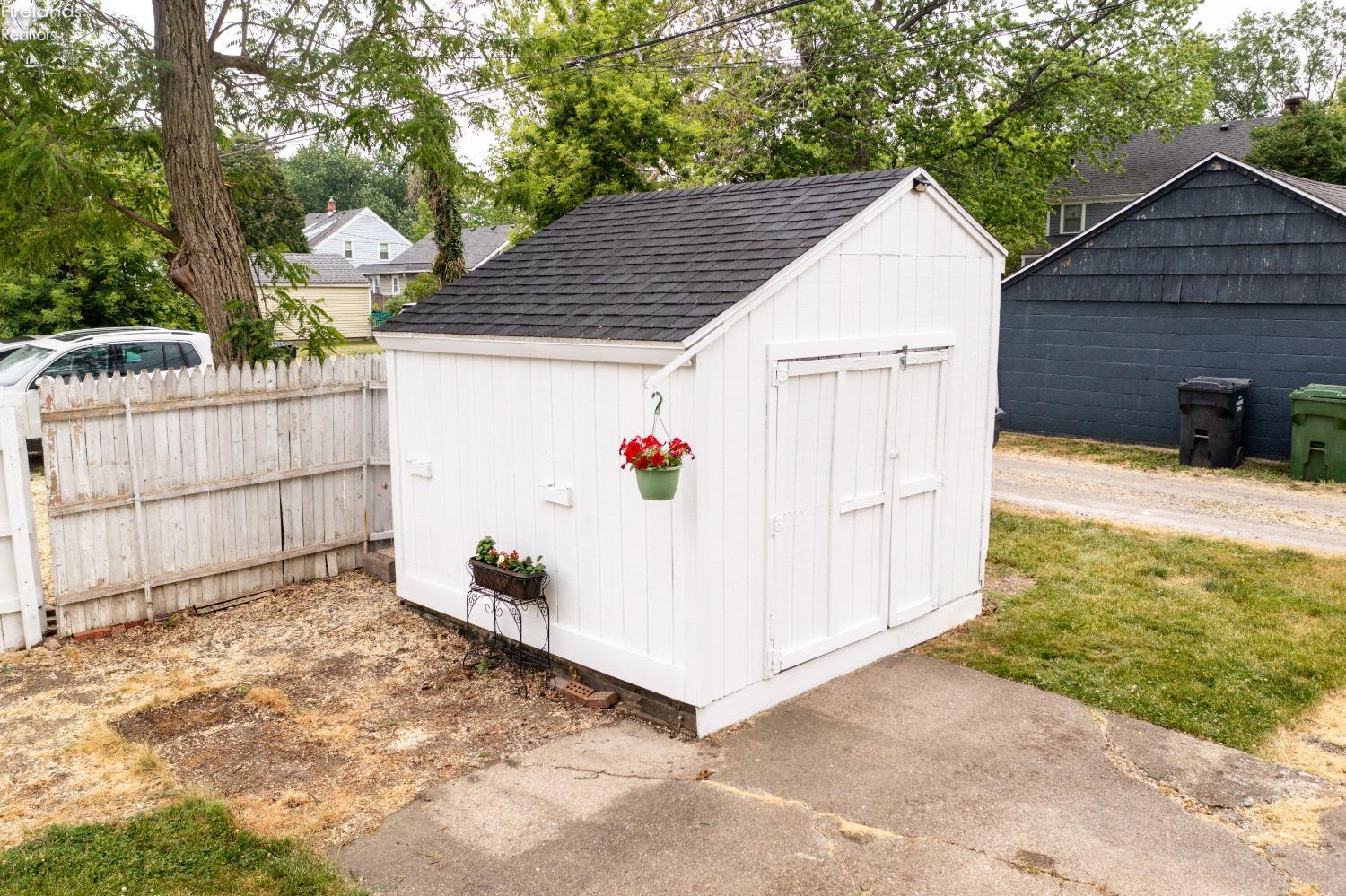 303 W Dudley