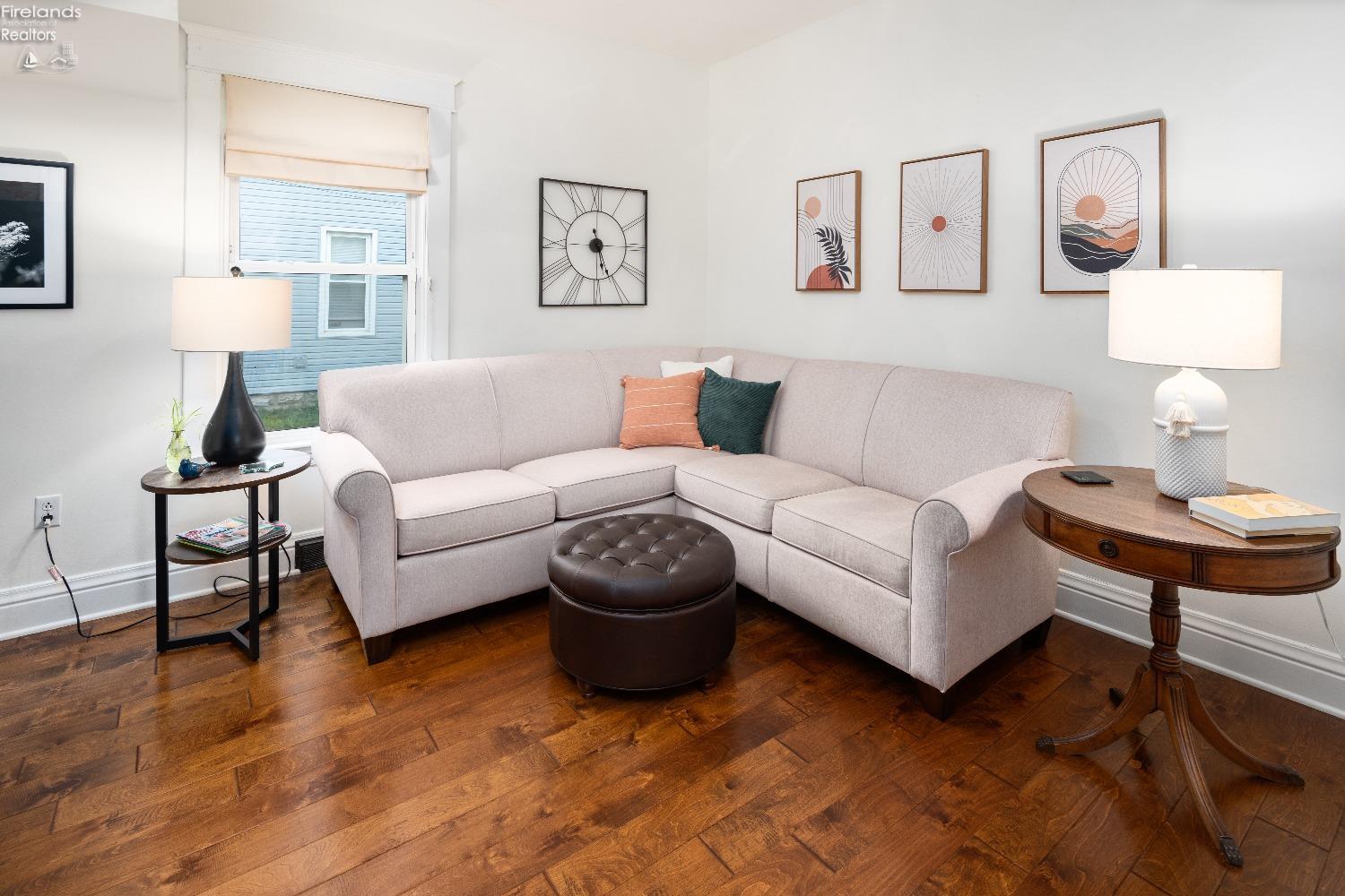 303 W Dudley