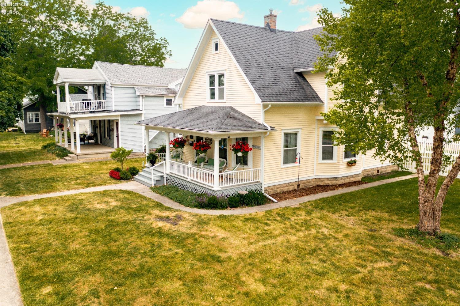 303 W Dudley