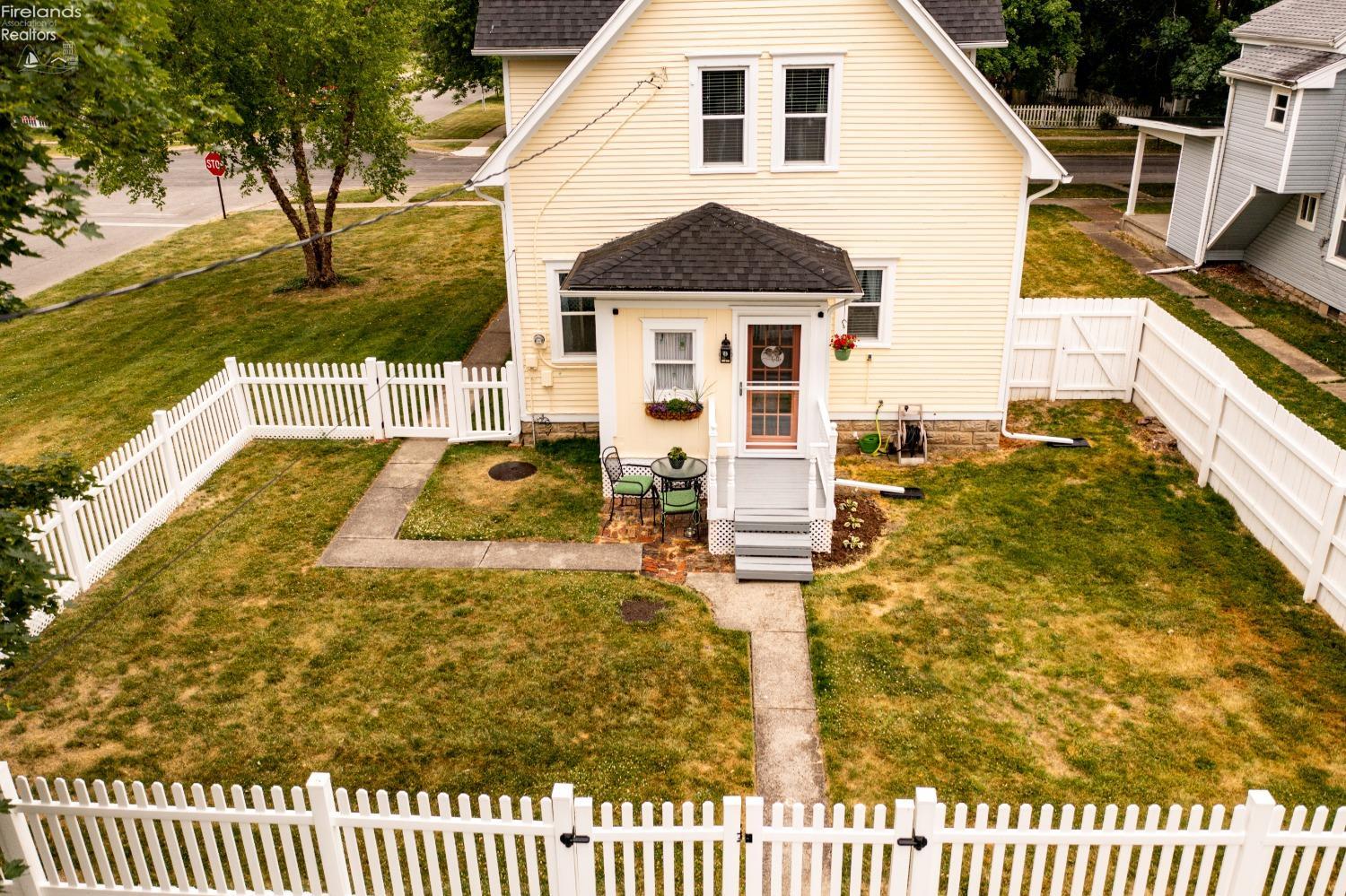 303 W Dudley