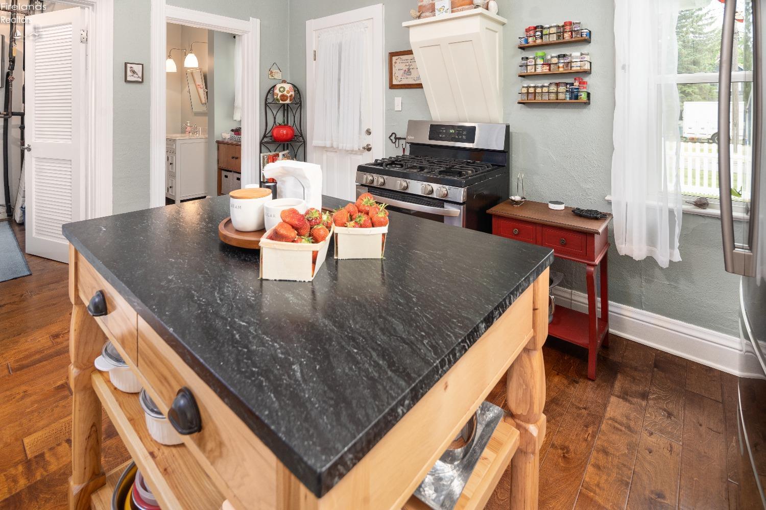 303 W Dudley