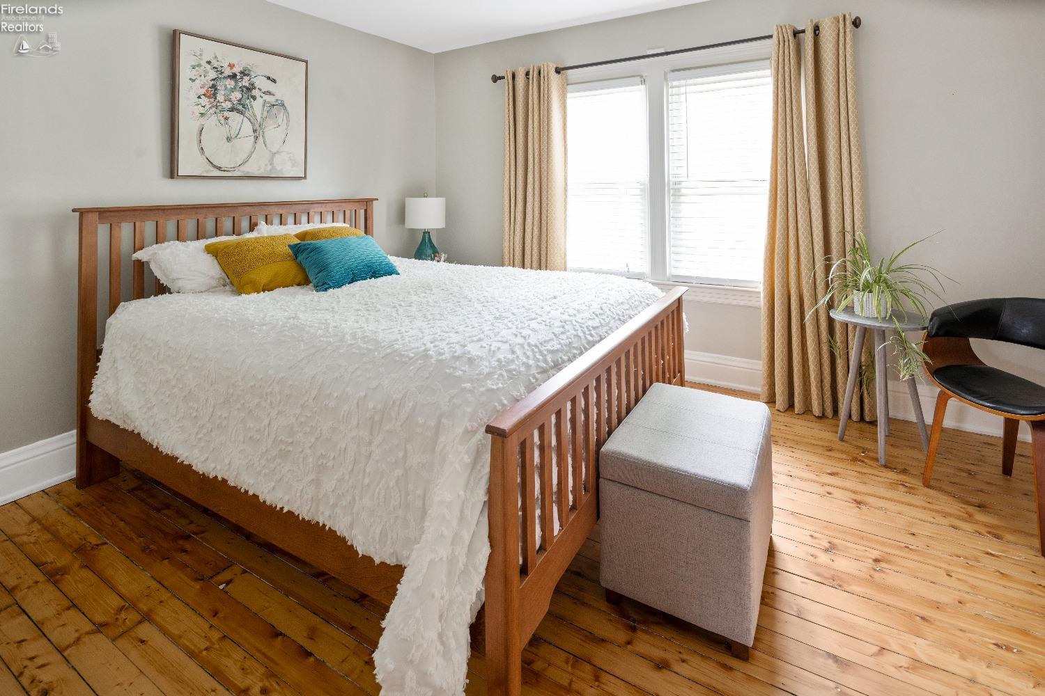 303 W Dudley