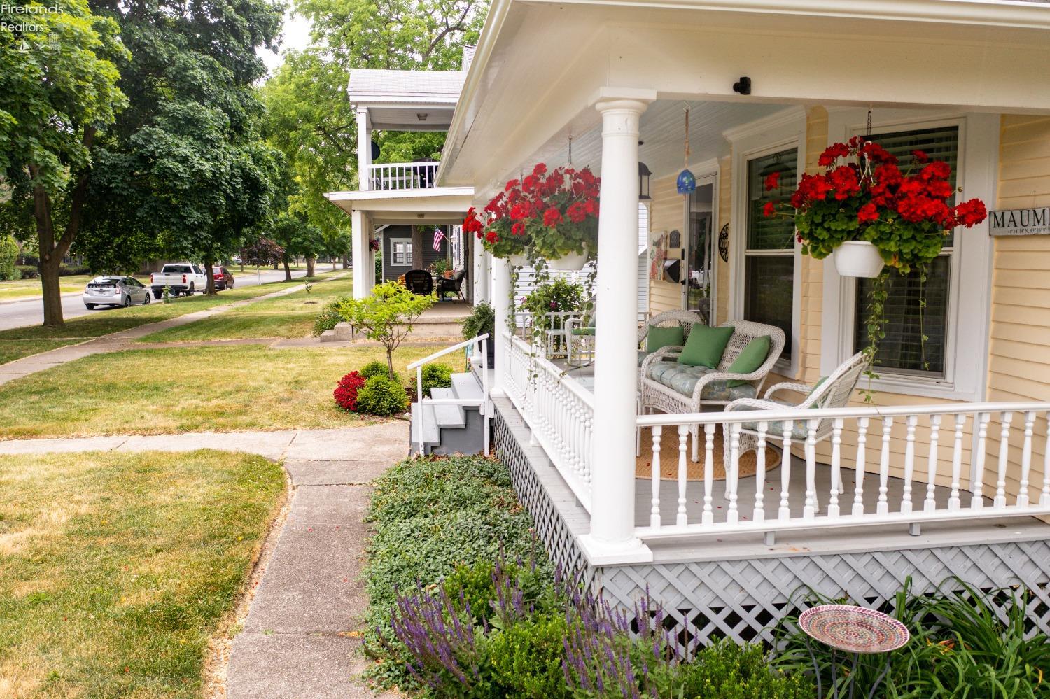 303 W Dudley